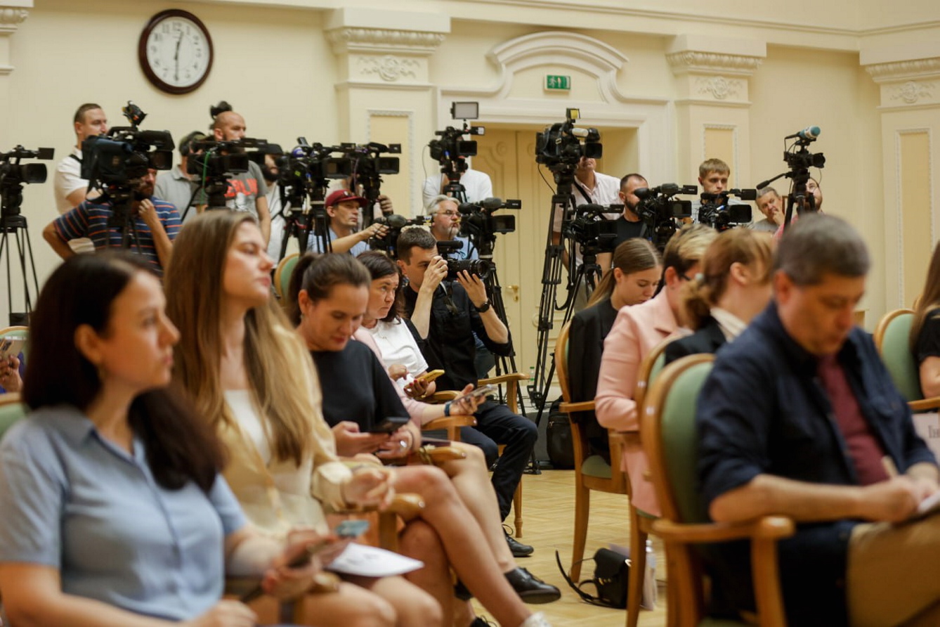 Представники медіа спілкувалися із Прем’єром протягом двох годин, Фото з Урядового порталу