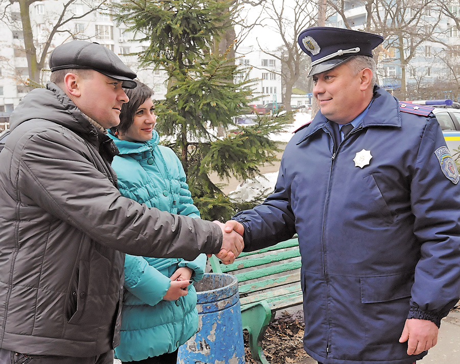 Плідна взаємодія населення з правоохоронцями обов’язково дасть позитивний результат. Фото Володимира ЗAЇКИ