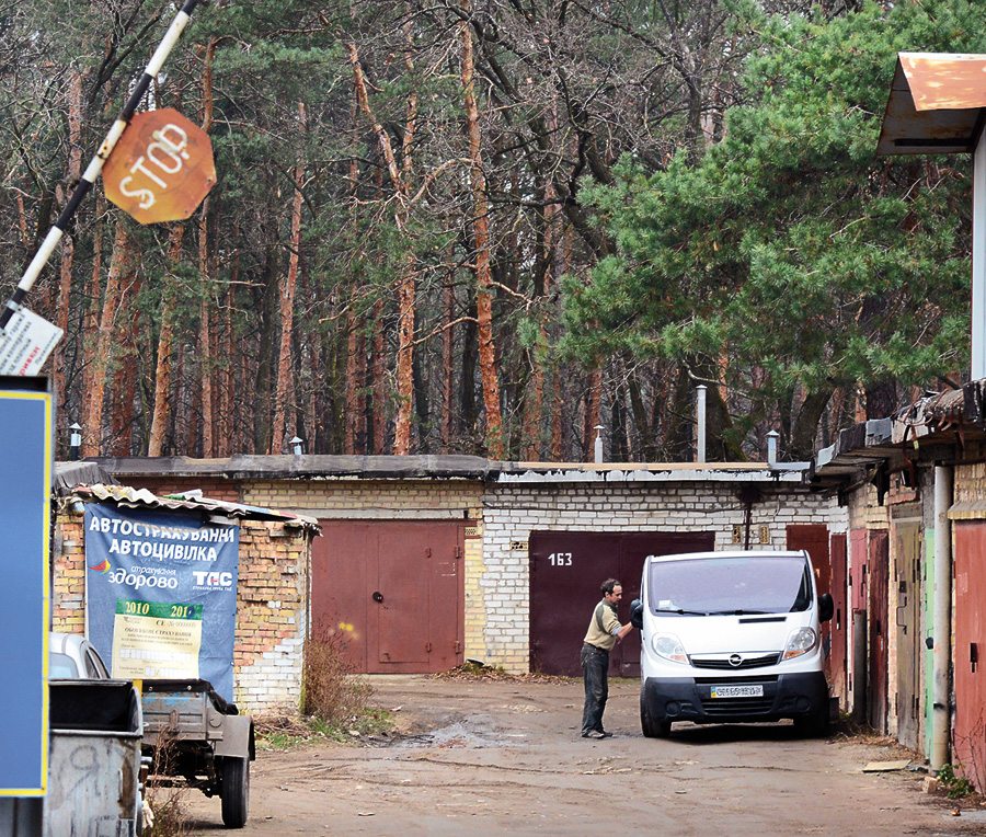 Застрахуйте авто і спіть спокійно. Фото Володимира ЗAЇКИ