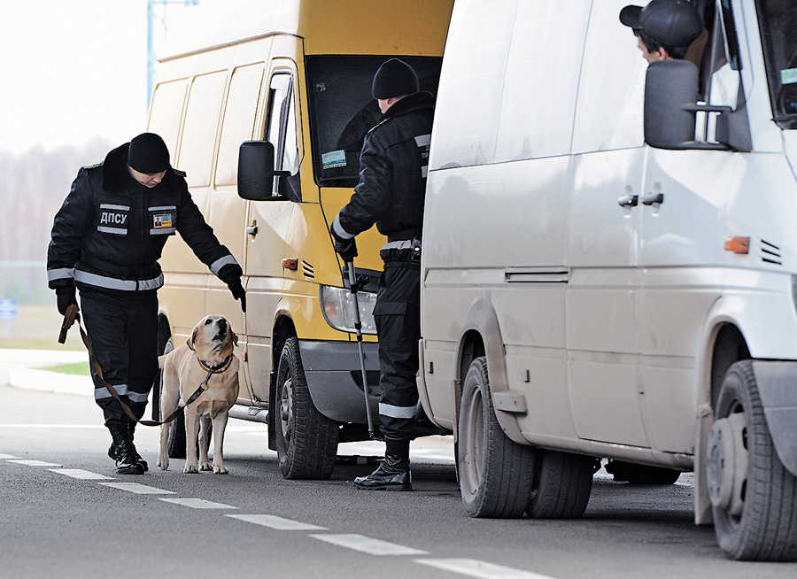 Безпека країни багато у чому залежить від пильності прикордонників. Фото Володимира ЗAЇКИ