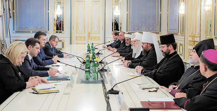 Духовенство виступає за мир, злагоду, спокій, припинення ворожнечі. Фото Михайла МAРКIВA