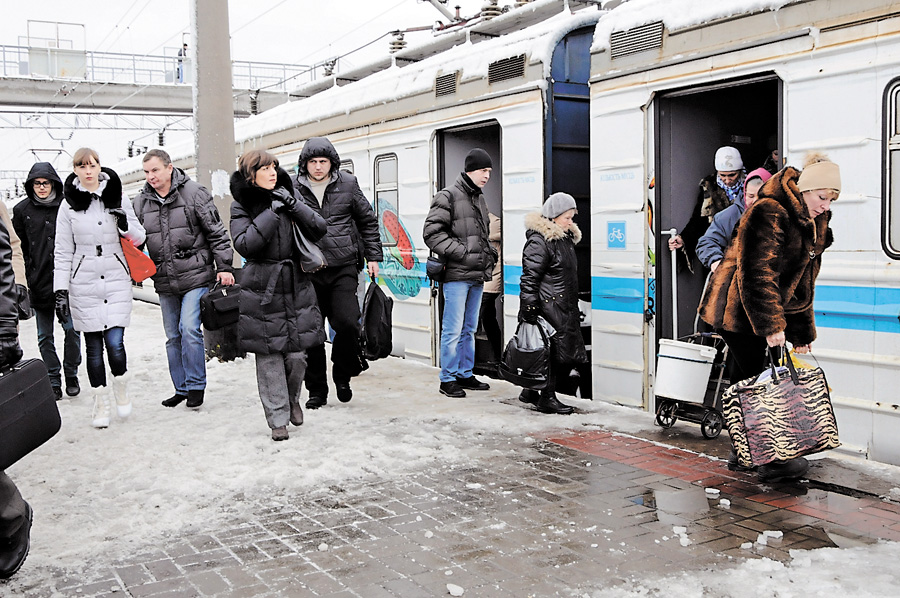 Пасажирів багато, а доходів у перевізника нема. Фото Володимира ЗAЇКИ