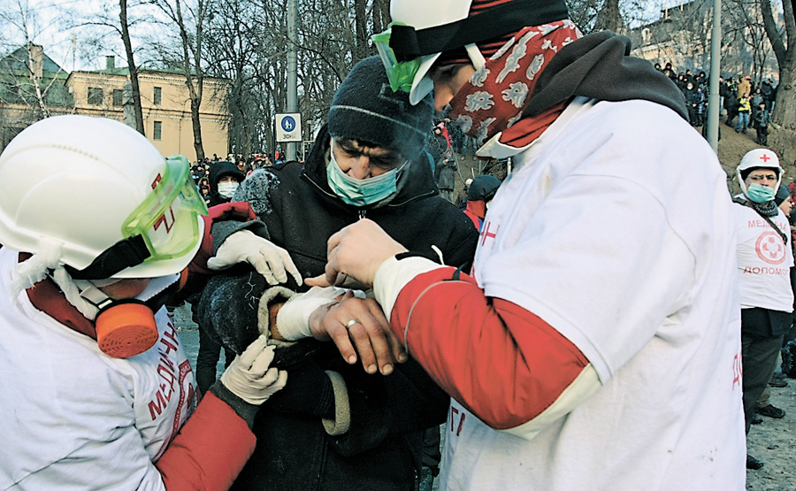 За будь-яких умов лікарі не повинні відмовляти в допомозі. Фото УНIAН