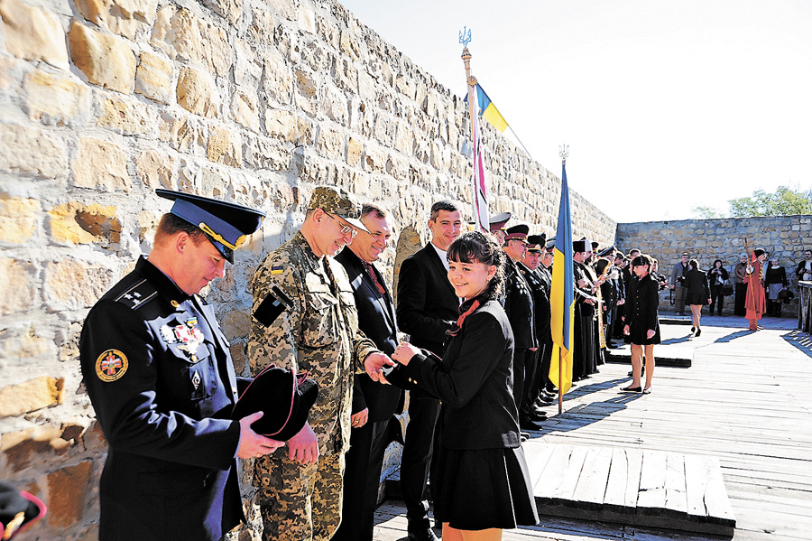 Посвячення ліцеїстів у козаки залишиться в їхній памяті на все життя. Фото Олега ГАНІНА