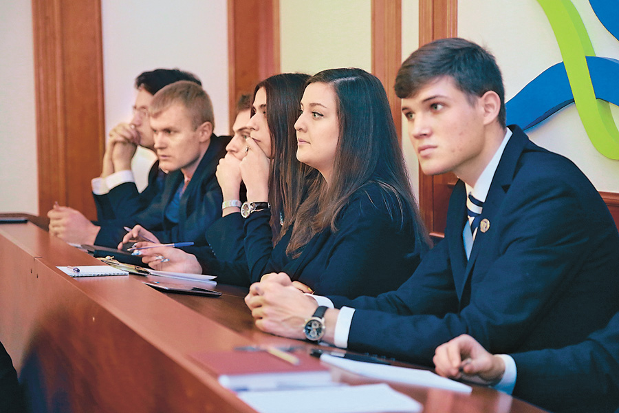 Важливо, щоб в управлінні новим автономним вишем брали участь і викладачі, й студенти. Фото Oлександра ЛЕПЕТУХИ