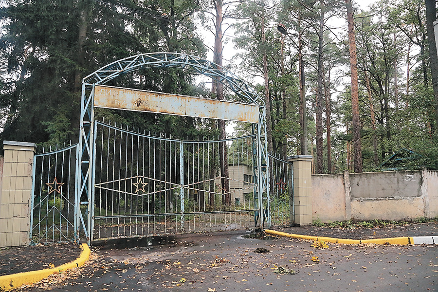 Завдання нового парламенту — зруйнувати паркани між лісом і народом. Фото Oлександра ЛЕПЕТУХИ