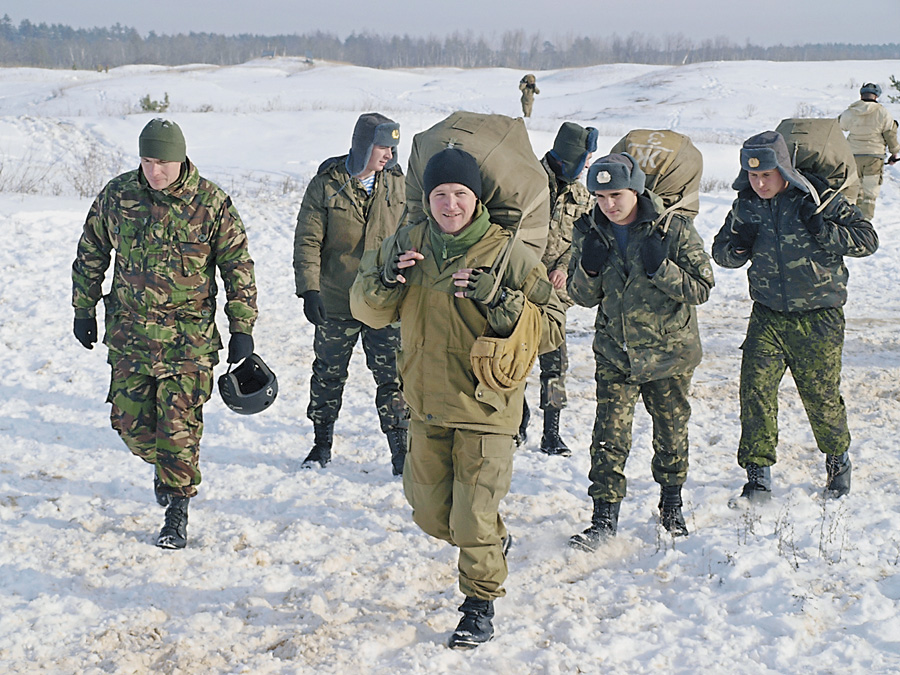 І бувалі десантники, і новачки тренувальні стрибки відпрацювали на відмінно