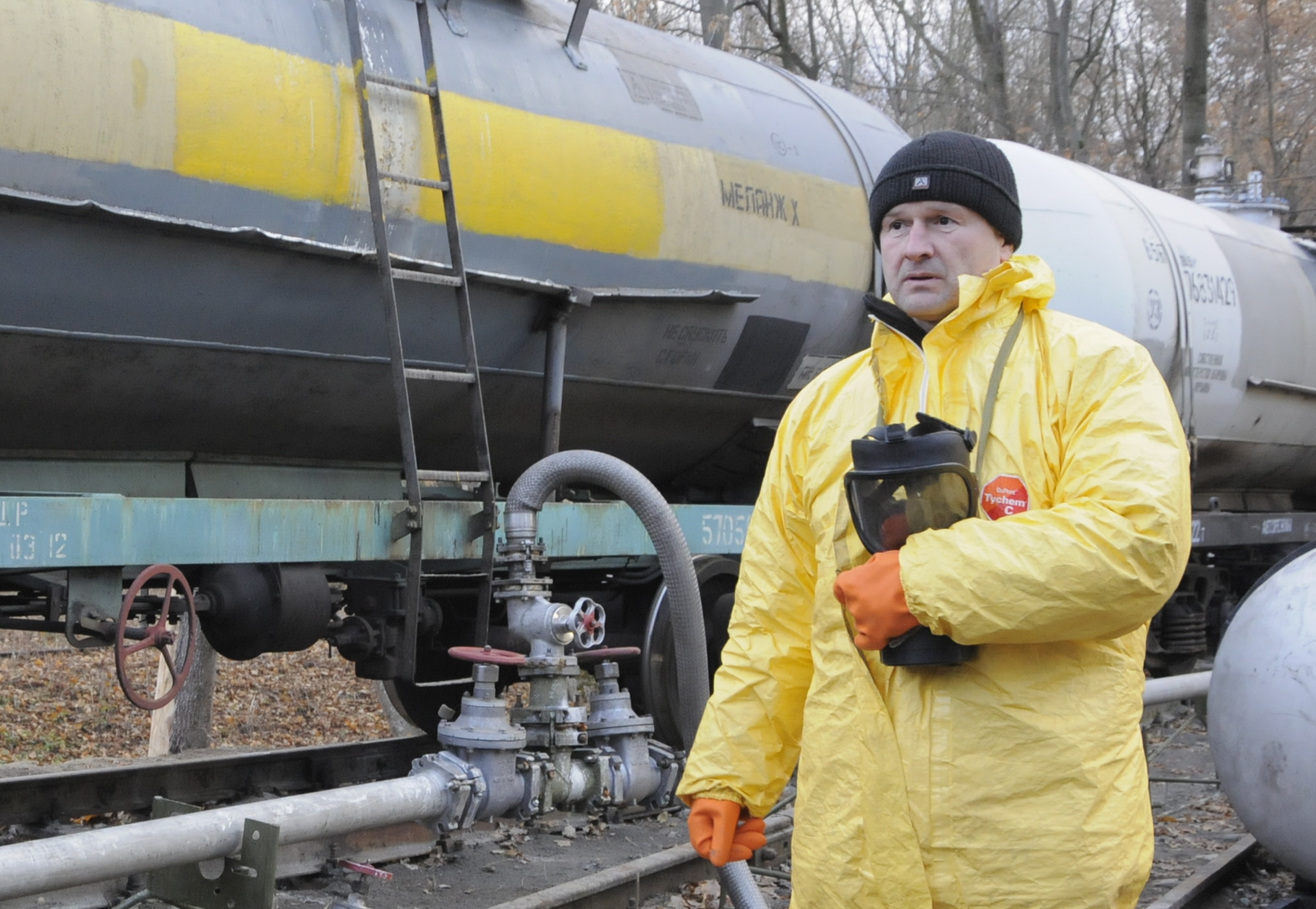 До липня цього року територію держави буде повністю звільнено від меланжу. Фото Володимира ЗАЇКИ