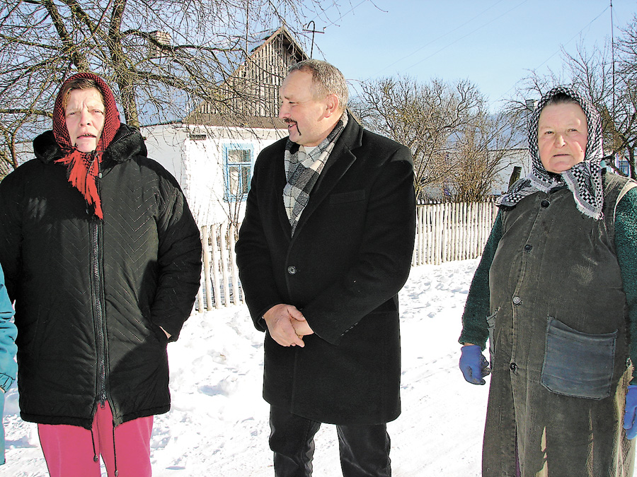 Є порозуміння в громаді - буде злагода в суспільстві, переконують селяни сільського голову Петра Корнійчука. Фото автора