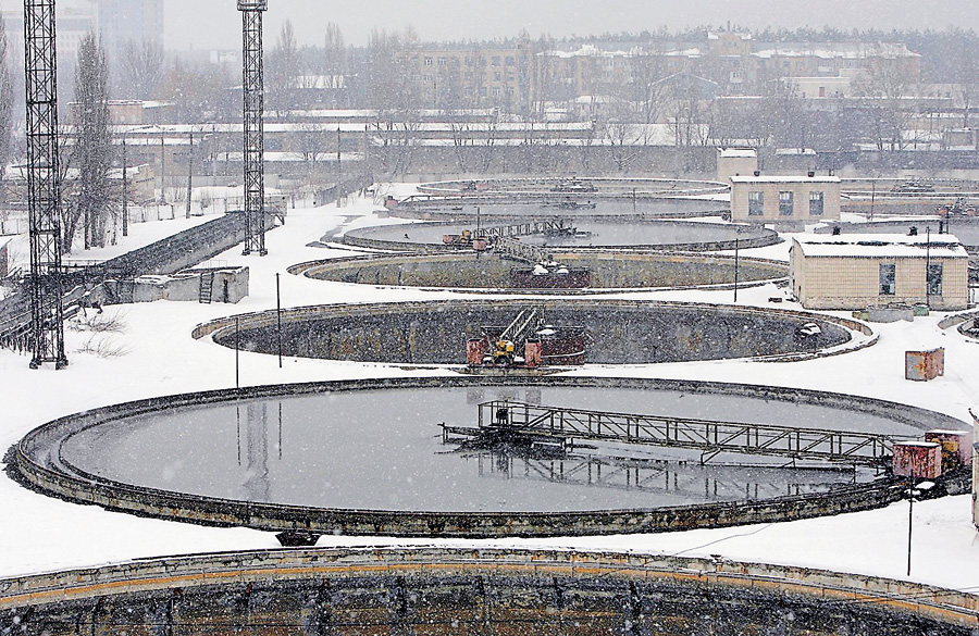 Мінприроди планує виділити кошти на реконструкцію дамб Бортницької станції аерації  під Києвом. Фото УНIAН