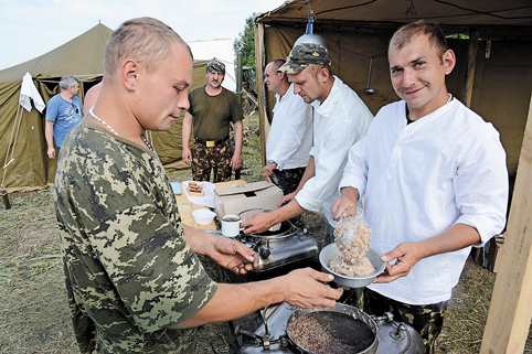 Хто ж відмовиться від солдатської каші?