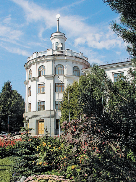 Адміністративний корпус - візитівка НВО ім. М. В. Фрунзе. Фото надане автором