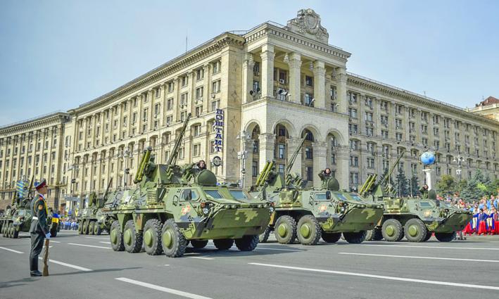 Нові БТРи і зведений батальйон АТО. Фото УНІАН