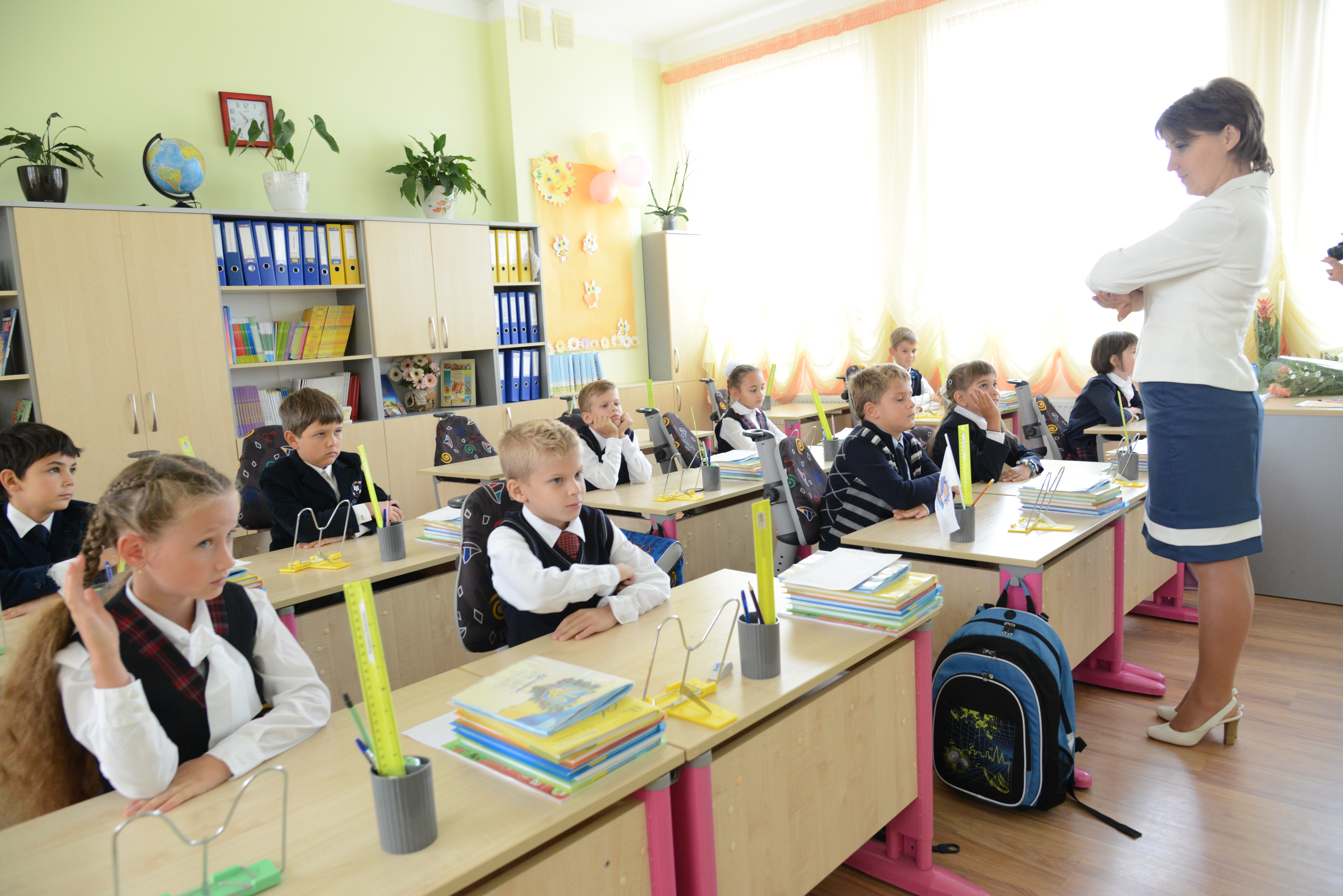 Багатьом педагогам треба підвищувати рівень знання іноземної мови. Фото Володимира ЗAЇКИ