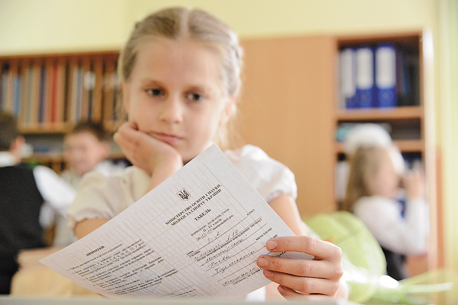 Уже з четвертого класу учні призвичаюватимуться до тестування. Фото Володимира ЗAЇКИ