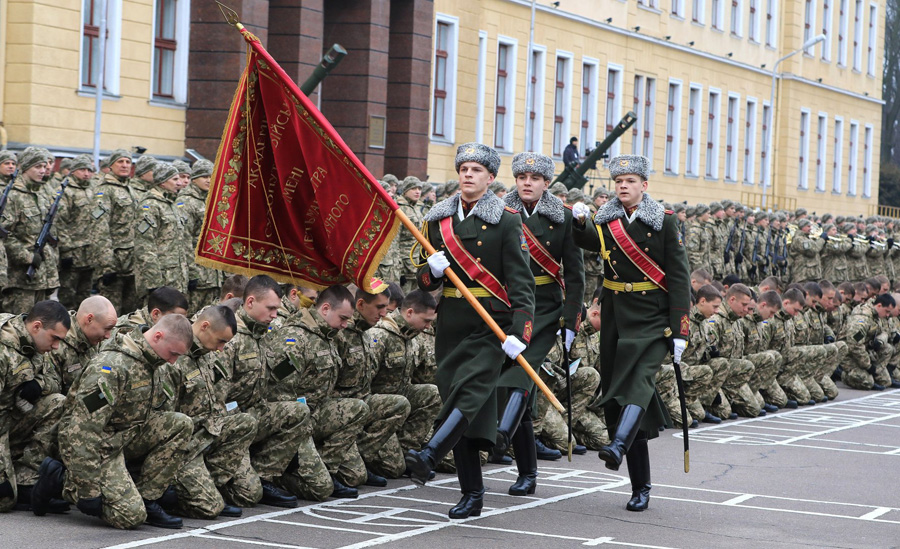 Юнес Беланда (№90) відкрив рахунок у матчі «Динамо» — «Металіст», скориставшись влучним пасом іншого легіонера Джермейна Ленса. Фото УНIAН