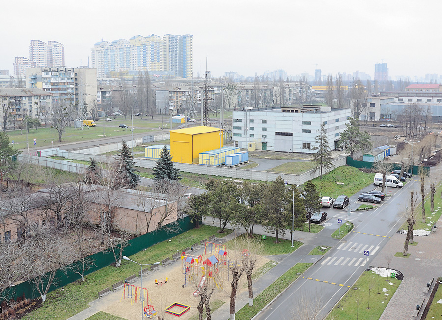 Занедбані промзони можна використати на благо громади.Фото Володимира ЗAЇКИ