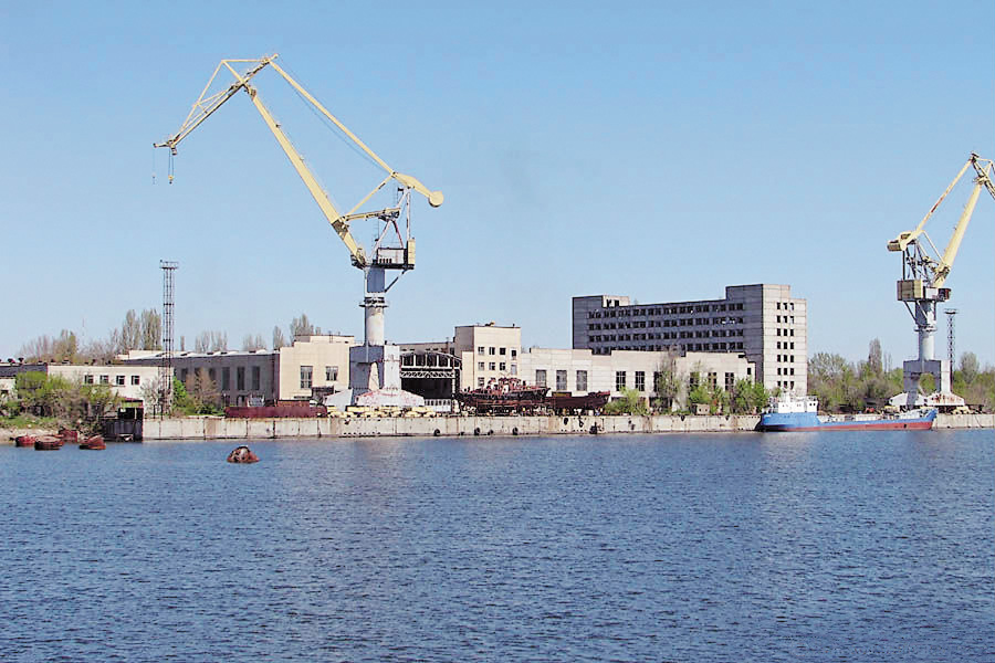 Підприємство вже уклало договори з Міністерством оборони, що дало змогу виготовляти й ремонтувати на заводі бронетехніку. Фото з сайту periskop.livejournal.com 