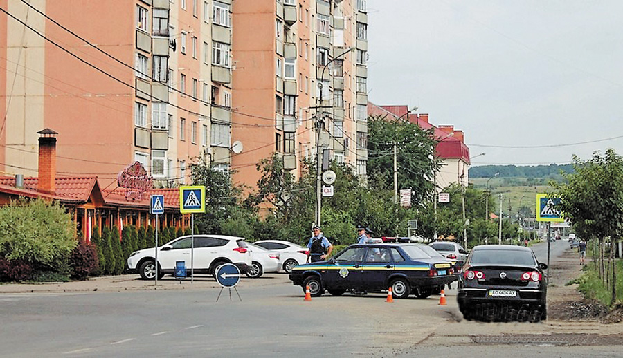 Ранок і ніч у Мукачевому минули мирно. На вулицях посилено патрулювання. Фото з сайту pmg.ua