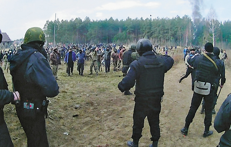 Напружена ситуація в зонах видобутку сонячного каменю залишається. Фото з сайту rivnepost.rv.ua