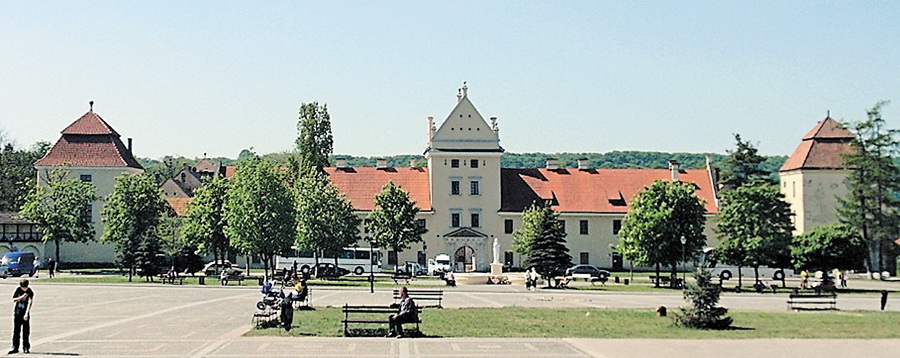 У Жовкві старовинний замок знову приймає туристів. Фото з сайту stezhkamu.com