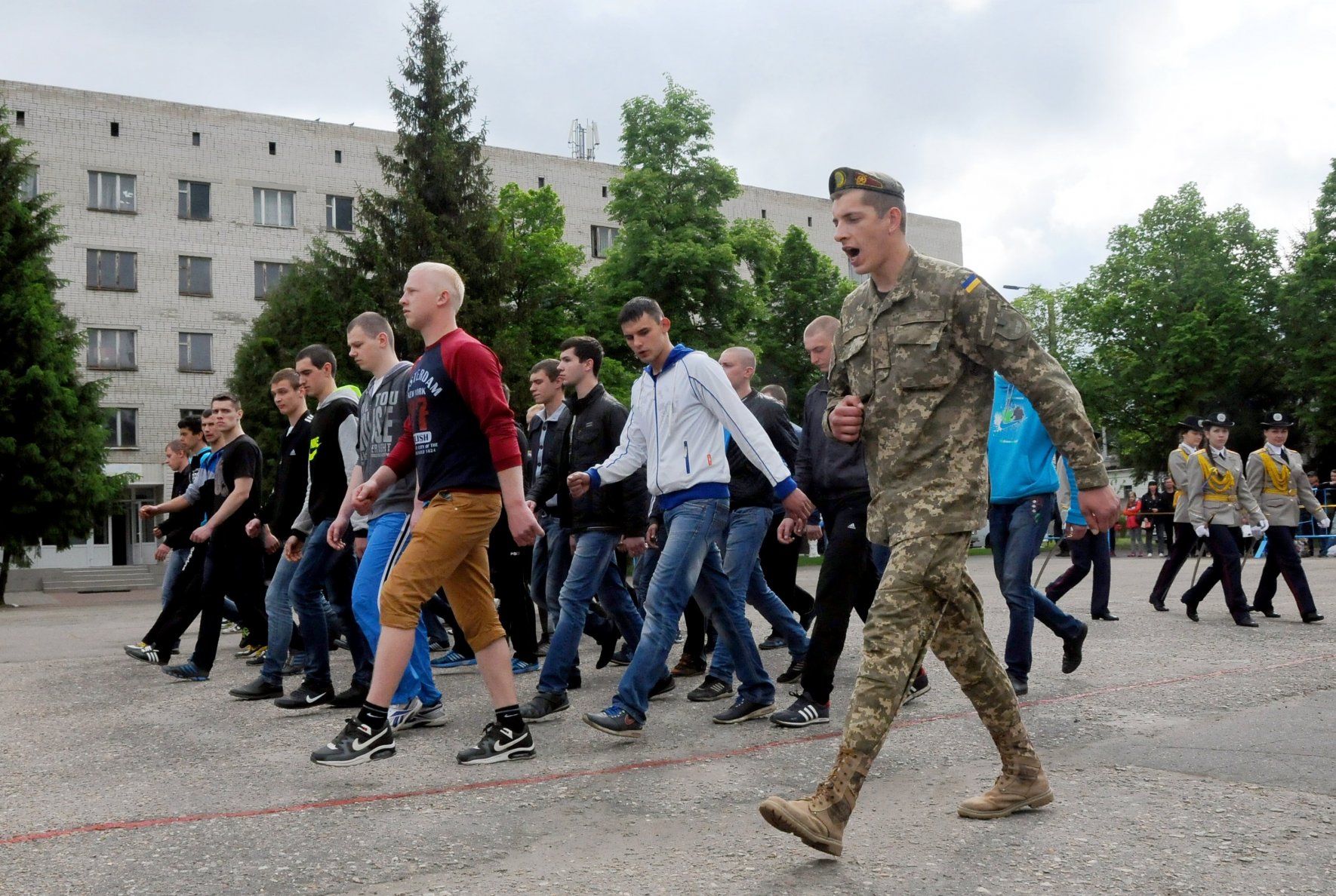 На військову службу тепер можуть працевлаштовувати хлопців до 30-річного віку. Фото УНIAН