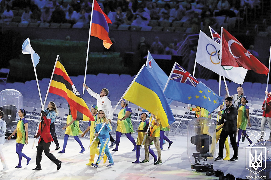 Державний прапор України на церемонії закриття гордо несла дворазовий призер Олімпійських ігор-2016 Ольга Харлан. Фото з сайту noc-ukr.org