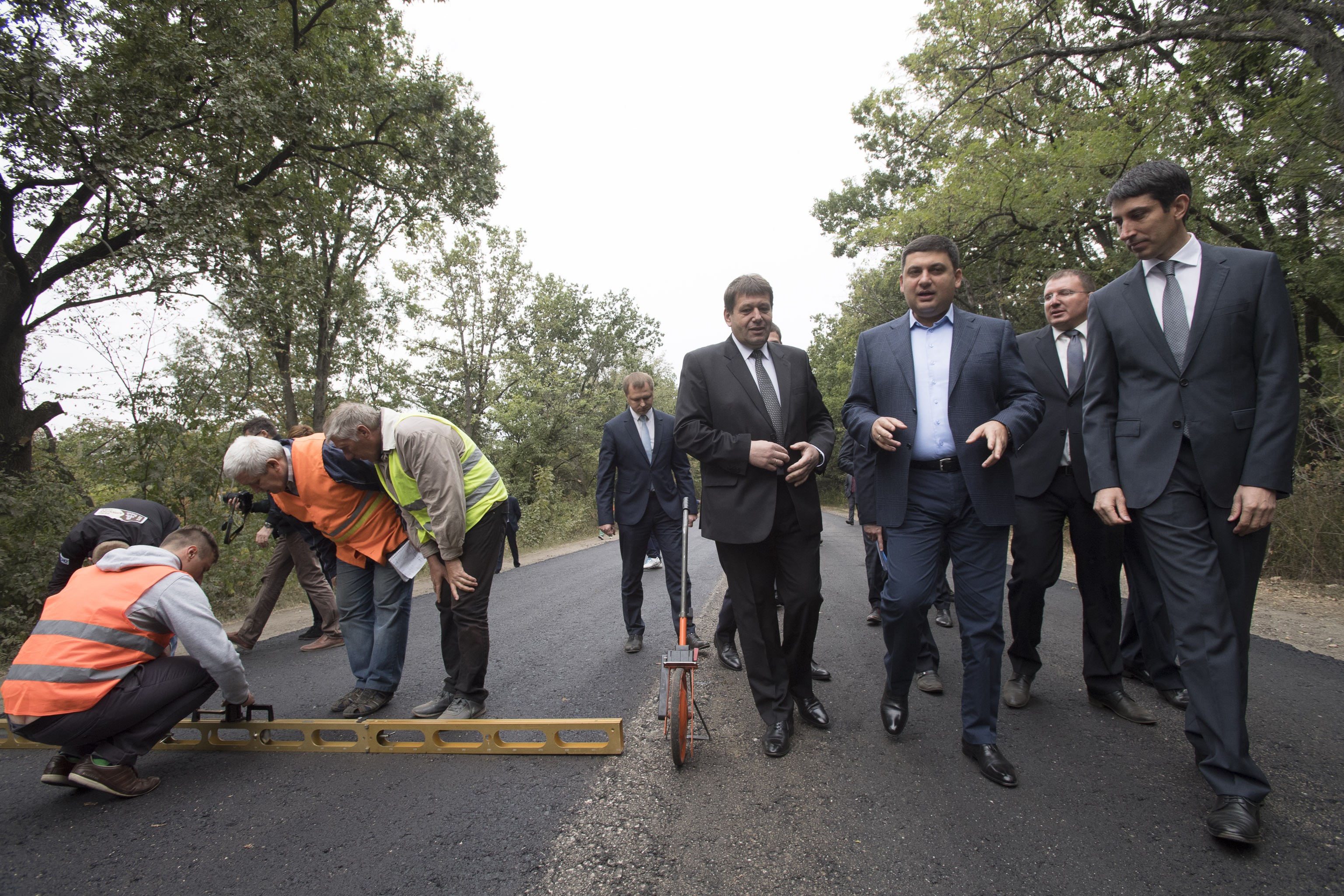 Цей рік є лише початком комплексних робіт на вітчизняних дорогах. Фото з Урядового порталу