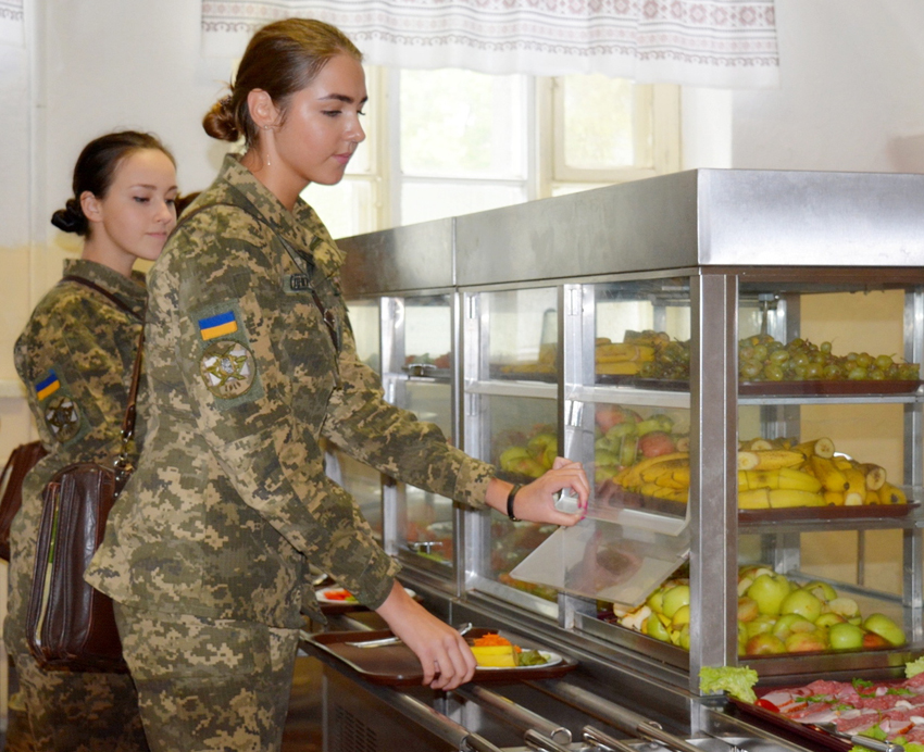 У меню і смаколиків удосталь! Фото з сайту mil.gov.ua