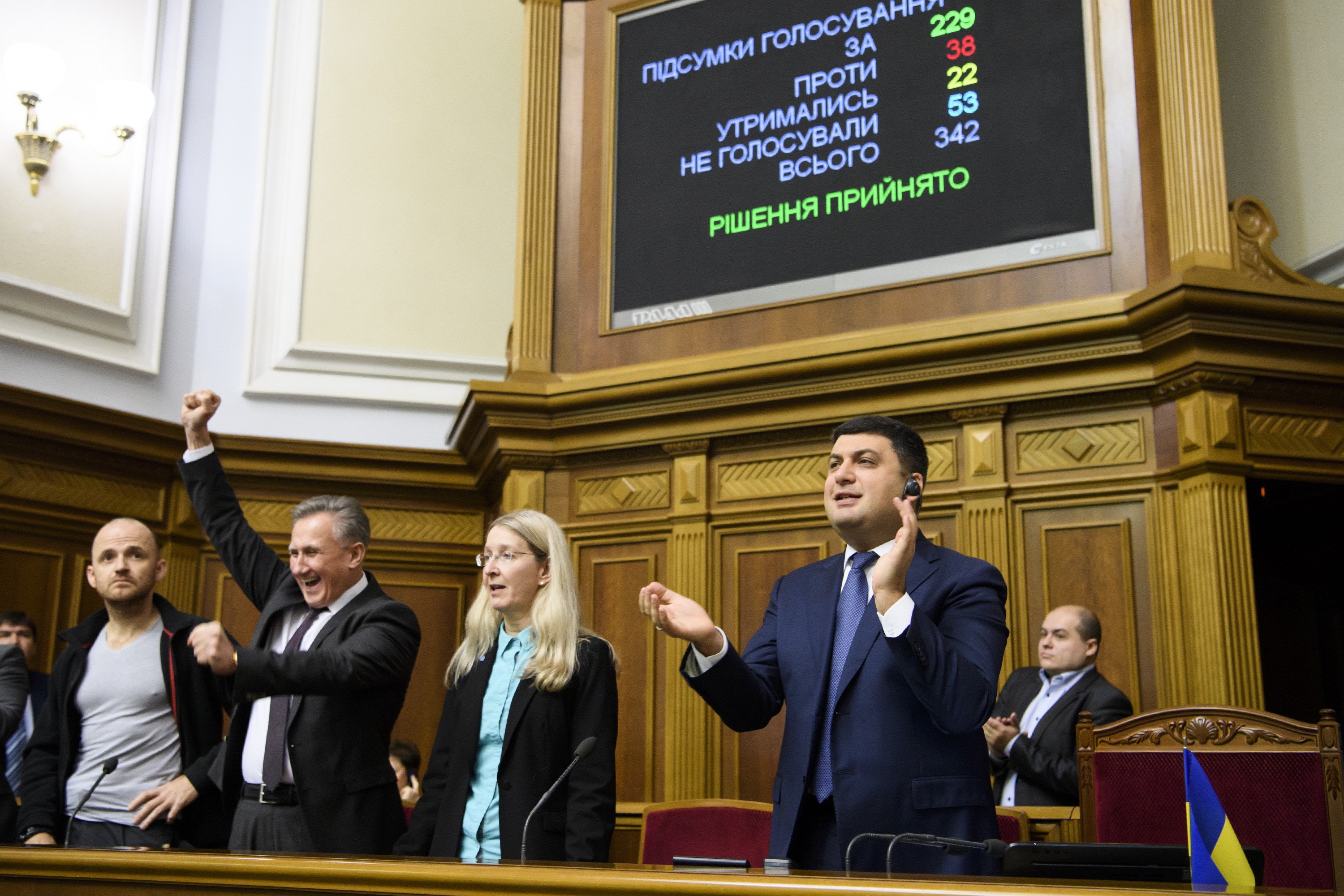 Володимирові Гройсману таки вдалося переконати народних депутатів у необхідності рушити медицину з мертвої точки. Фото з Урядового порталу