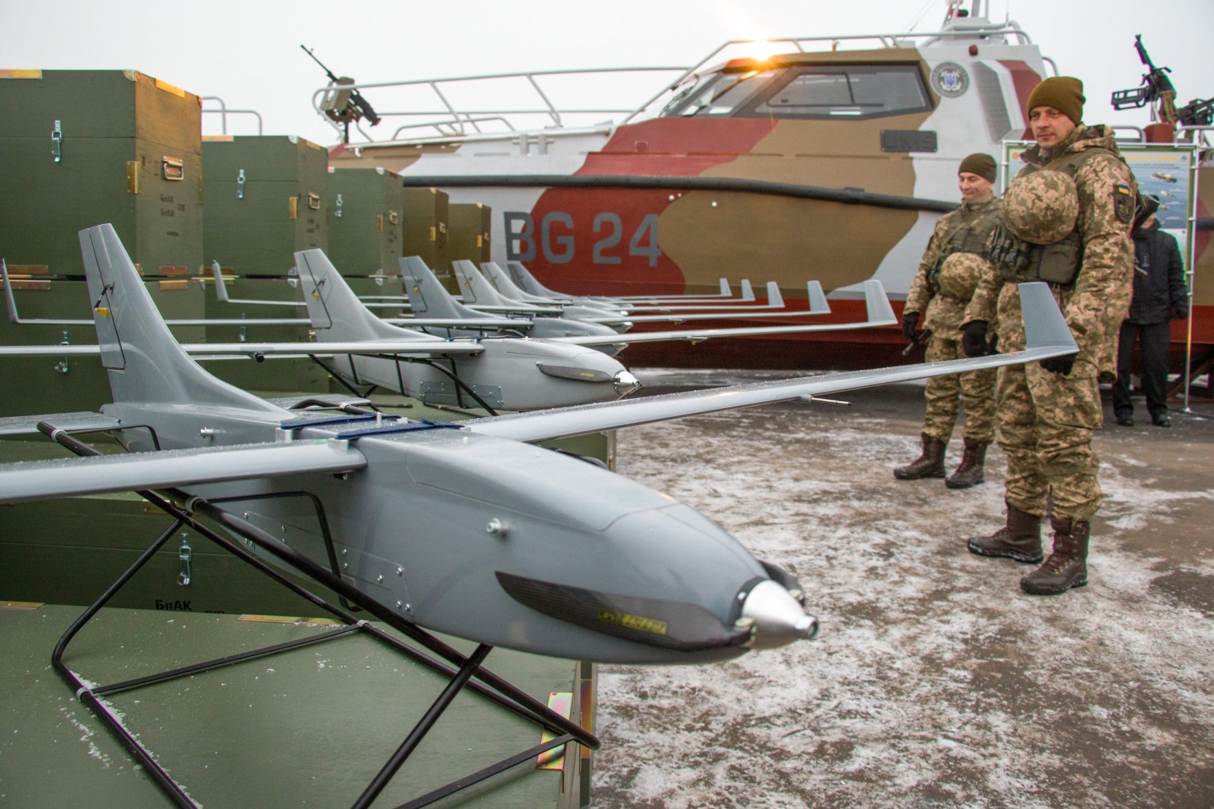 Наші конструктори разом із вояками намагаються скоротити шлях від прототипу до повноцінної бойової одиниці. Фото УНIAН