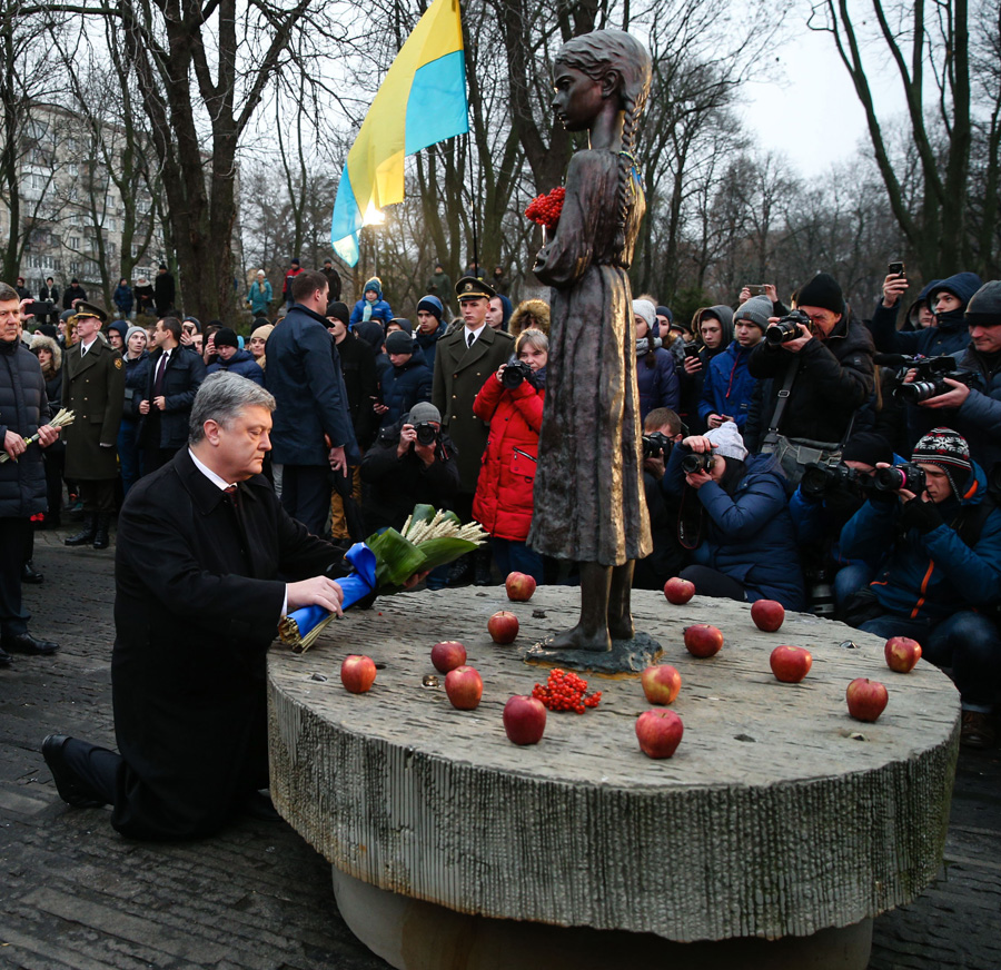 Правду про злочини більшовиків має знати весь цивілізований світ. Фото Михайла МAРКIВA