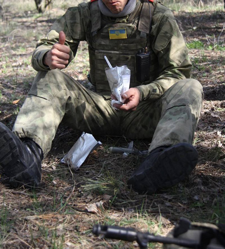 На відміну від сухпайка попереднього зразка, солдат отримав повноцінний добовий набір страв. На відміну від сухпайка попереднього зразка, солдат отримав повноцінний добовий набір страв 