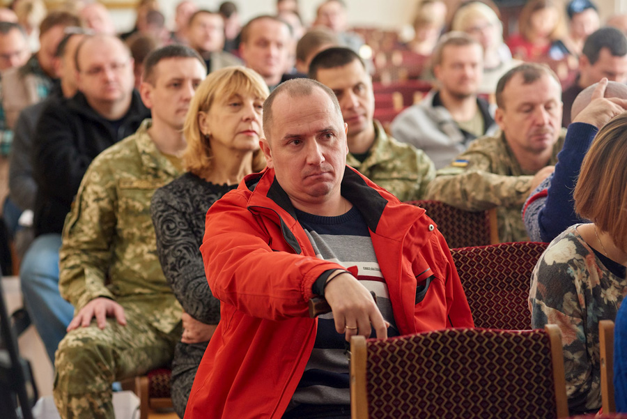 З передової вони повертаються іншими. Й докладають чимало зусиль для пошуків себе у мирному житті. Фото з сайту obozrevatel.com