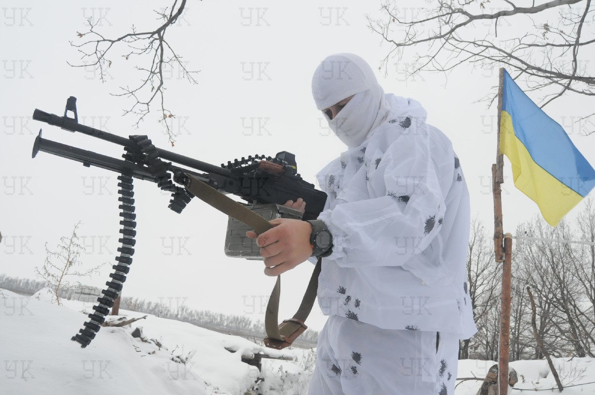 Зброя наших вояків завжди стрілятиме у ворога. А ворог знає, як під Кримським йому вже не раз давали по зубах. Фото Володимира ЗАЇКИ