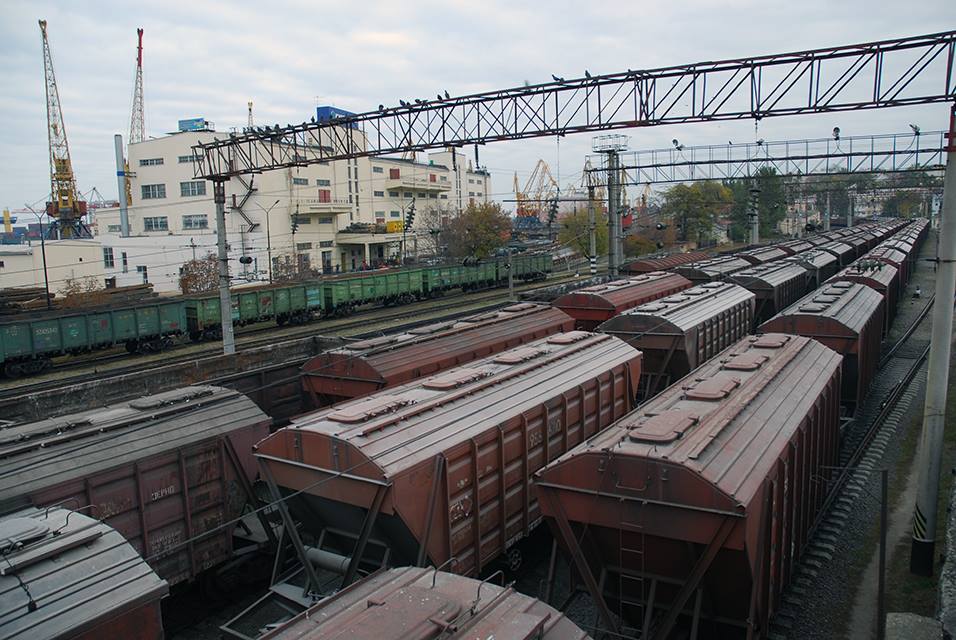 Залізничники стверджують, що тарифи на перевезення у них занизькі. Міністр із цим не згоден. Фото з сайту facebook.com