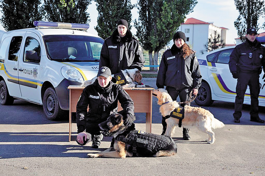 Лише у спеціалізованих закладах з відповідною матеріально-технічною базою можна підготувати професійних, вузькопрофільних спеціалістів, зокрема кінологів. Фото з сайту univd.edu.ua