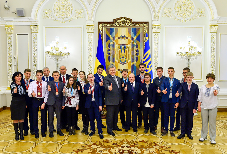 Учнівські олімпіади — лише перші сходинки в подальшій кар’єрі сучасної молоді. Фото з сайту president.gov.ua