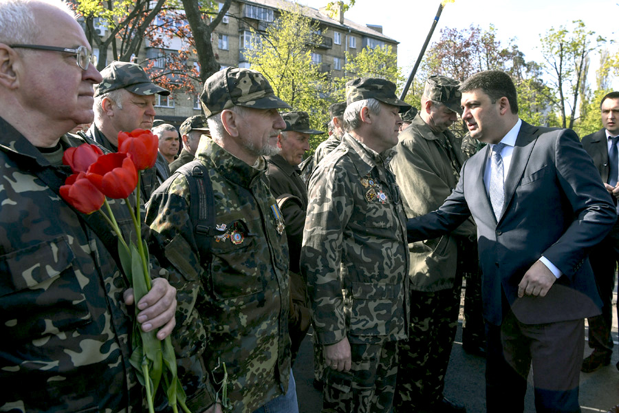 Цього скорботного дня ми вклоняємося тим, завдяки кому живемо й виховуємо наступні покоління. Фото з Урядового порталу 