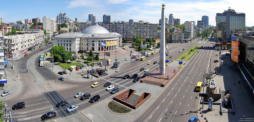 Помпезність святкувань і велич монументів мали маскувати жорстокість і некомпетентність радянських вождів, з вини яких всенародна Перемога стала пірровою