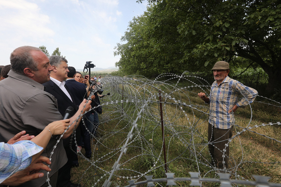 Ось ця прірва між минулим і майбутнім спонукає наші країни швидше рухатися цивілізованим шляхом. Фото Михайла ПАЛІНЧАКА