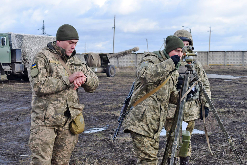 Військовослужбовці опановують нові зразки озброєння. Фото з сайту facebook.com/ato.news