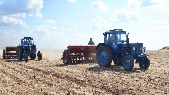 Для проведення весняно-польових робіт передбачають використати 995 тисяч тонн мінеральних добрив. Фото з сайту agropolit.com