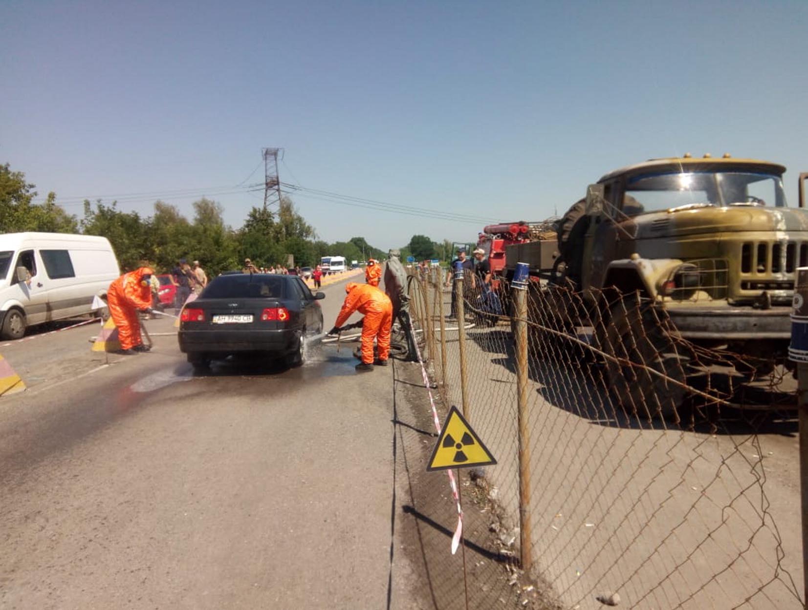 Радіаційний контроль на лінії розмежування здійснюється поки у тренувальному режимі. Фото з сайту donetsk.dsns.gov.ua