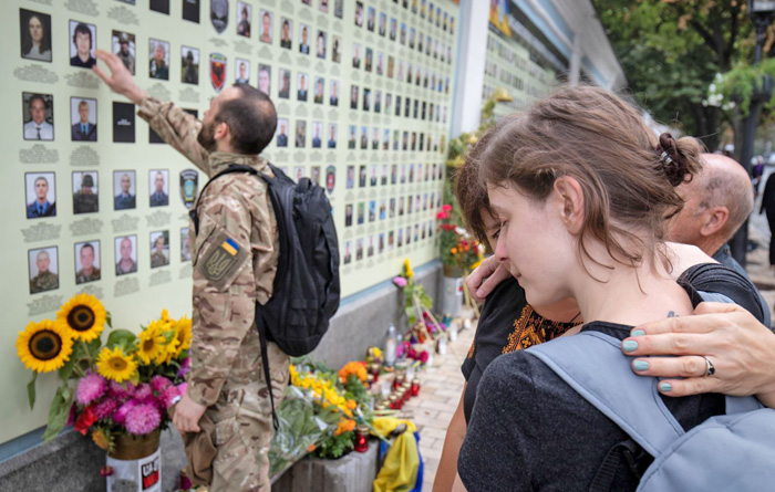 Місця вшанування різні, та пам’ять про наших полеглих земляків одна на всіх. Фото з сайту andriy-dubchak.com.ua