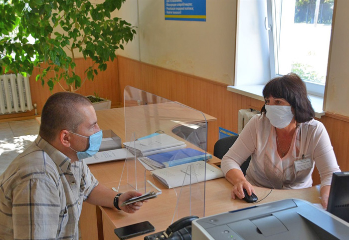 У Золотоніській міськрайонній філії обласного центру зайнятості завжди нададуть фахову консультацію. Фото з сайту zoloto.city