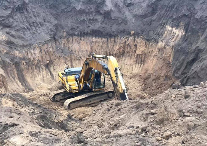 З допомогою важкої техніки зруйновано царський скіфський курган. Фото з сайту facebook.com/llya.nikolaevskiy