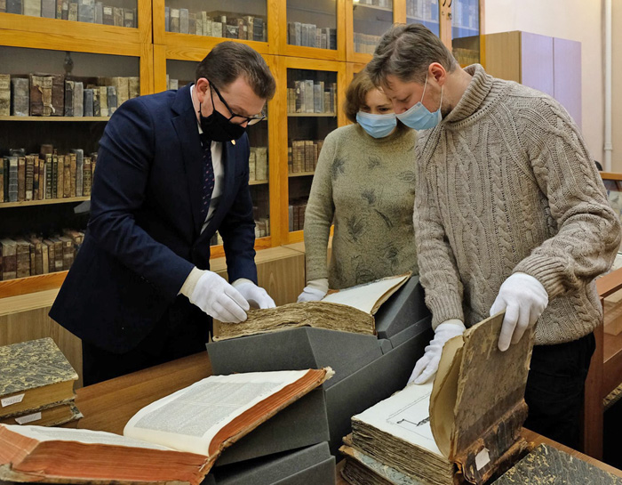 Бібліотеки створюватимуть електронні копії книжкових пам’яток, відкриваючи широкий доступ до них через електронні бібліотеки. Фото з сайту facebook.com.pg/MaksymovychScientificLibrary