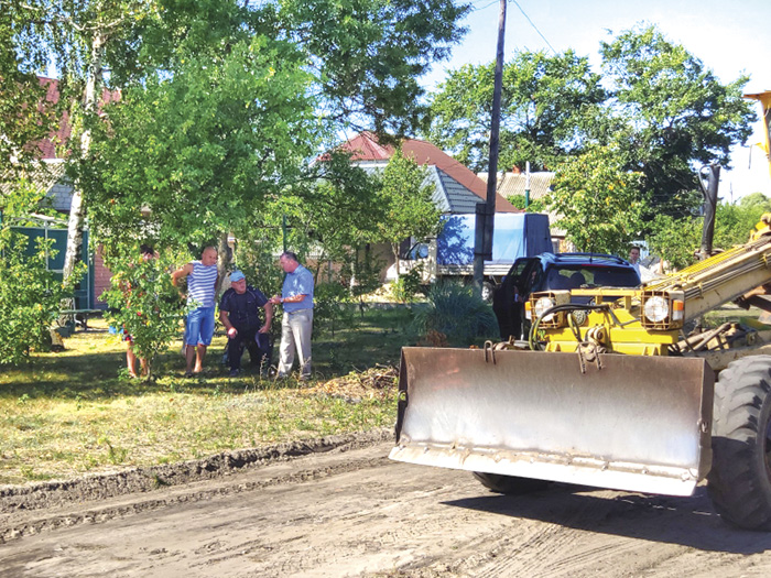 Голова Циркунівської сільради Микола Сікаленко тримає під особистим контролем ремонт та будівництво нових доріг. Фото з сайту cyrkunivska.gromada.org.ua