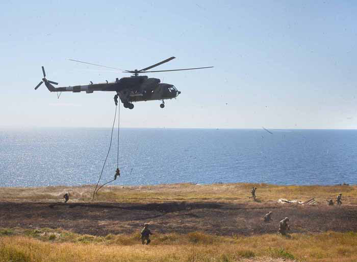 Полігон «Широкий лан» Миколаївщини та острів Зміїний стали одними з арен масштабних навчань нашого війська, спрямованих на відбиття атак з моря, повітря й суходолу. Фото з сайту president.gov.ua